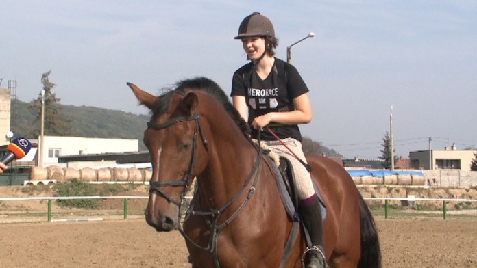 Trinásťročná ročná Dáša sa v sedle akoby narodila.