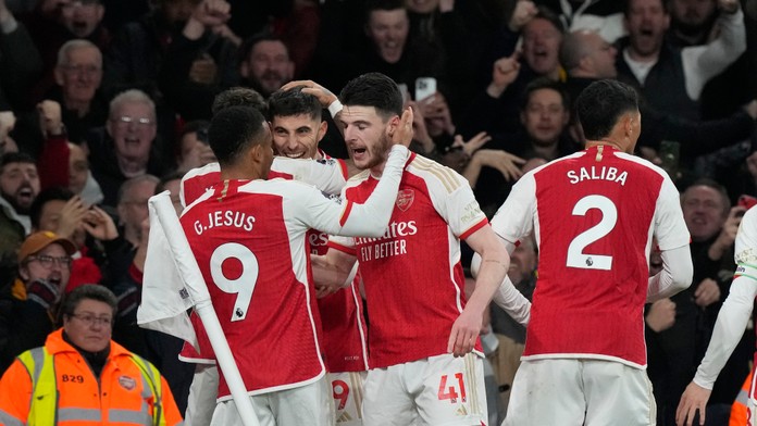 Premier League: Arsenal sa dostal na čelo tabuľky. Manchester United uspel po dvoch premenených penaltách