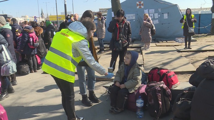 Život v jednom kufri: Do Ľvova prichádzajú ľudia, ktorí prežili posledný mesiac v úkryte, bez poriadneho jedla