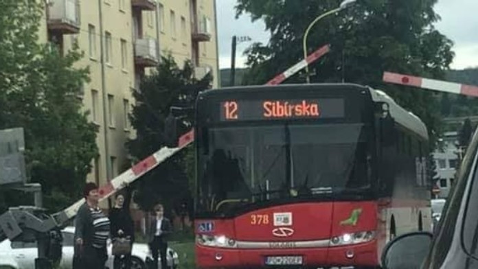 Brad Pitt a Leonardo DiCaprio spolu na červenom koberci v Cannes