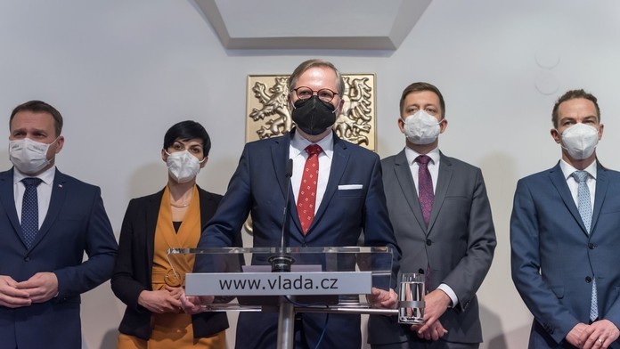 Zeman vymenoval vládu Petra Fialy.