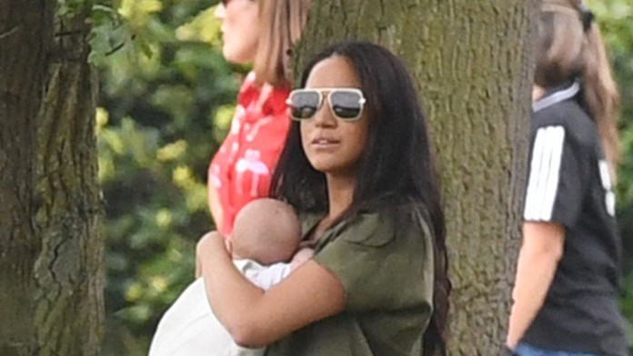 Speváka zadržali pre obvinenia zo sexuálneho zneužívania