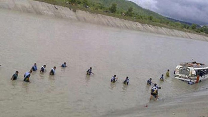 Nehoda autobusu v Indii