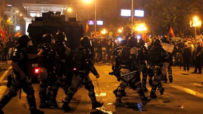 Násilné protesty v Macedónsku.