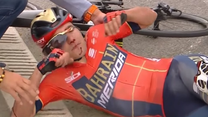 Zhorená strecha na budove v Nových Zámkoch.