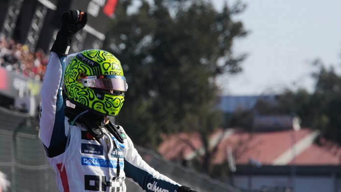 Lando Norris suverénne vyhral v Mexiku a dostal sa na čelo šampionátu. Komisári udeľovali penalizácie
