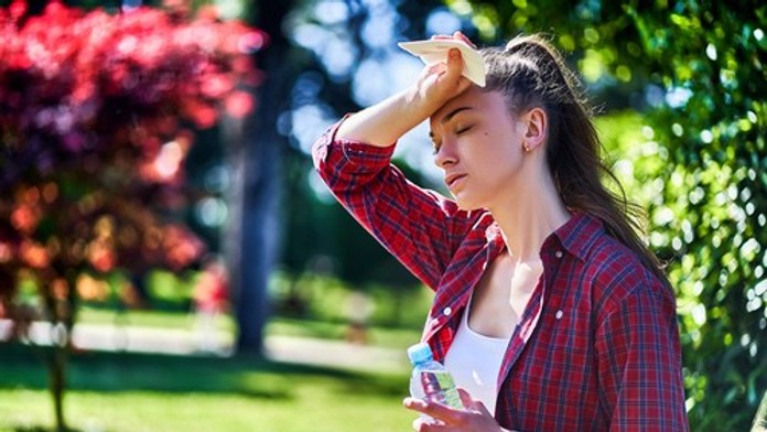 Počasie zúri naprieč Európou: Silné búrky aj extrémne horúčavy. Úrady vyzývajú k ostražitosti