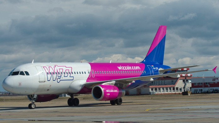 Štrnásťročný chlapec uviazol na letisku aj napriek zakúpenej letenke. Nepochopiteľná reakcia leteckej spoločnosti