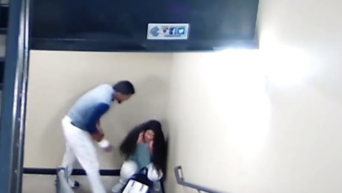 Danry Vasquéz napadol svoju priateľku.