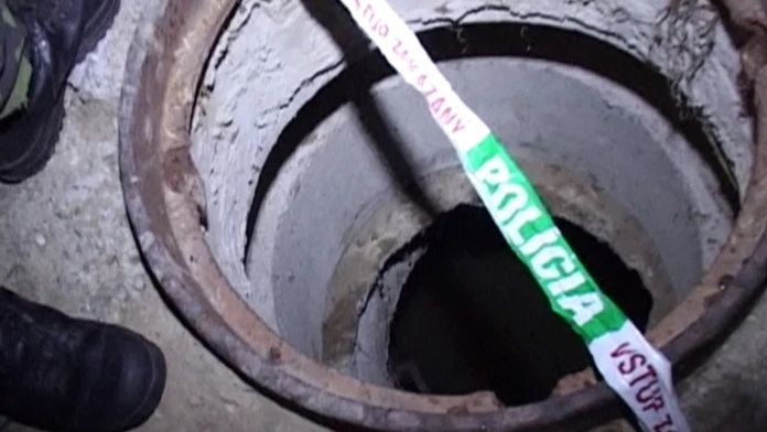 Nezakrytý poklop na kanali, do ktorého spadla Vaneska.