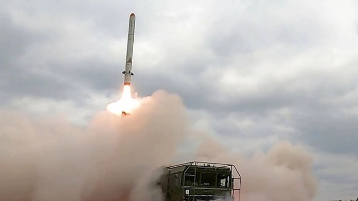 VIDEO: Rusko spustilo tretiu fázu vojenských cvičení s jadrovými zbraňami