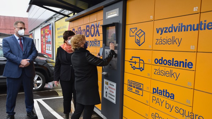 Na pošte môžete pred Vianocami čakať aj 45 minút. Tieto triky vám ušetria čas