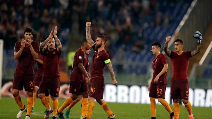 Hráči AS Rím na archívnej snímke.
