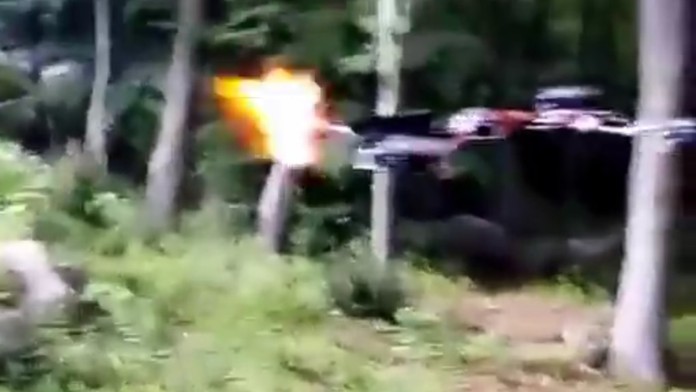 Aj napriek spätnému nárazu zostal dron stabilne vo vzduchu