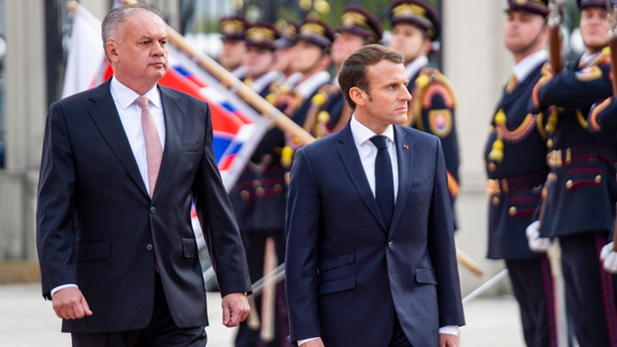 Francúzsky prezident Emmanuel Macron pricestoval na oficiálnu jednodňovú návštevu Slovenska.