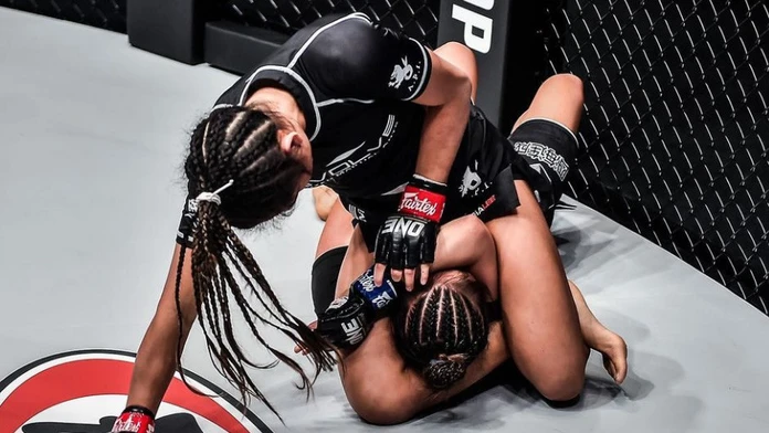 Bola zázrakom bojových umení a nikto ju neporazil. Zomrela osemnásťročná zápasníčka MMA