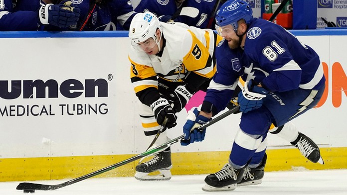 Obhajca z Tampy na úvod podľahol Pittsburghu 2:6.