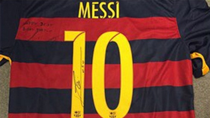 Messiho dres pre Škrela s jeho podpisom.