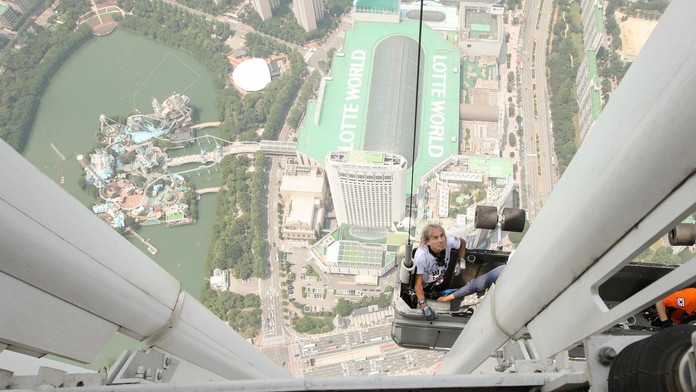 Francúzsky pavúčí muž Alain Robert.
