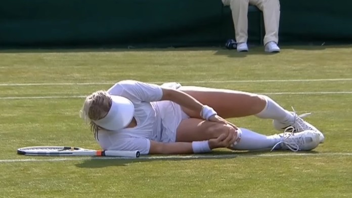 Americká tenistka Bethanie Matek Sandsová si na Wimbledone privodila škaredé zranenie kolena.