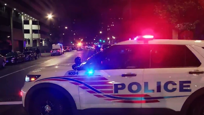 Na snímke americká polícia po streľbe vo Washingtone.