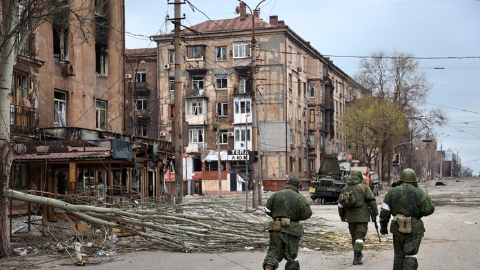 Rusi chcú triediť mužov v Mariupole a časť mobilizovať na svoju stranu, tvrdí poradca primátora