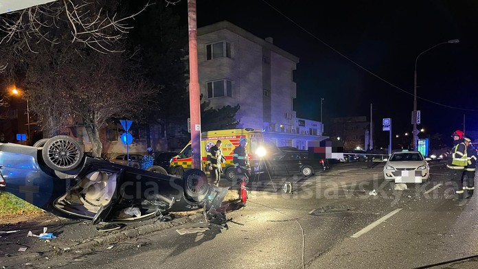 Vážna nehoda na Račianskej ulici v Bratislave.