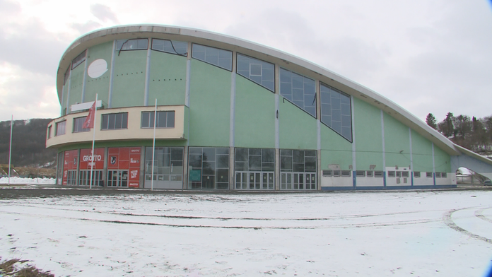 Prešovský zimný štadión stále nie je dokončený. Za predraženú rekonštrukciu pritom mestu hrozí pokuta