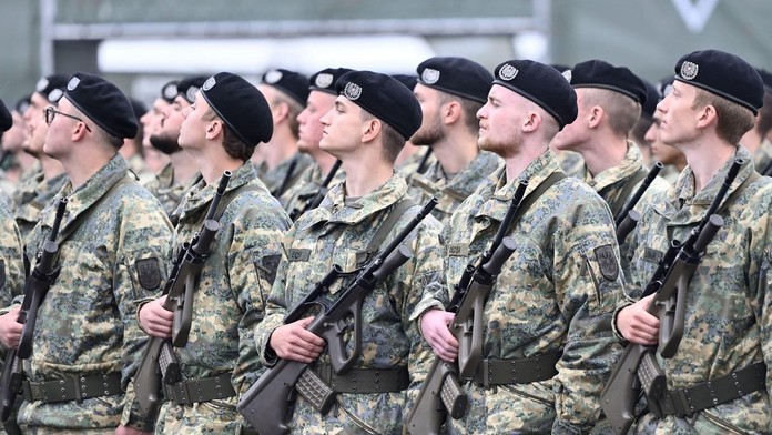 Po streľbe v kasárňach neďaleko Viedne zomrel vojak, ďalší je zranený