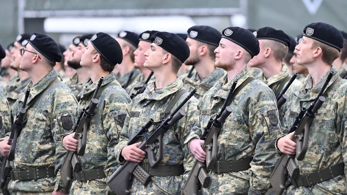 Po streľbe v kasárňach neďaleko Viedne zomrel vojak, ďalší je zranený