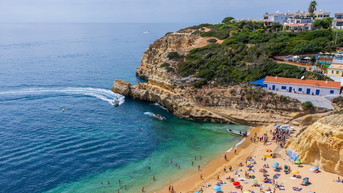 Ak plánujete tento rok letnú dovolenku, zbystrite. Vieme, kedy sa ju oplatí kúpiť