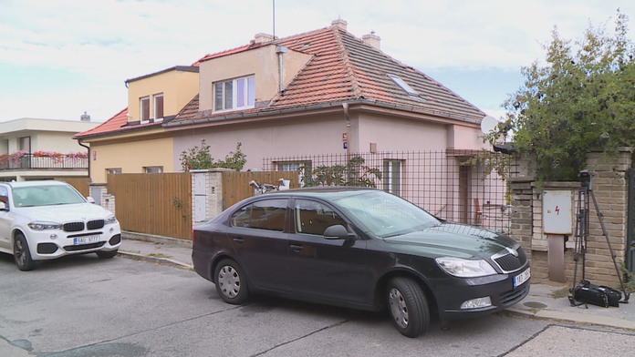 Dom, kde mamba zelená uhryzla majiteľku