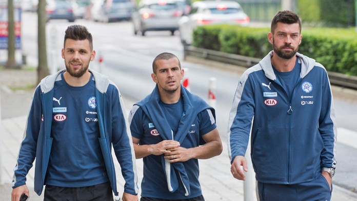 Zľava Michal Ďuriš, Viktor Pečovský a brankár Matúš Kozáčik.