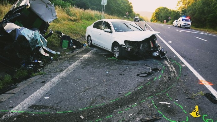 Mimoriadne tragická nehoda pri Detve. O život prišli dve osoby, ďalšie štyri utrpeli rôzne zranenia