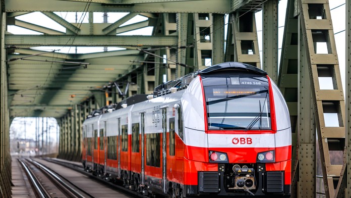 V celom východnom Rakúsku sa zastavili vlaky, odriekli aj spoj do Bratislavy