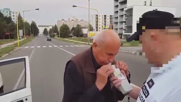 Pán Vladimír to berie ako podraz.