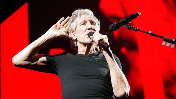 Bývalý frontman skupiny Pink Floyd sa zastal Putina. Vojnový zločinec je podľa neho Biden