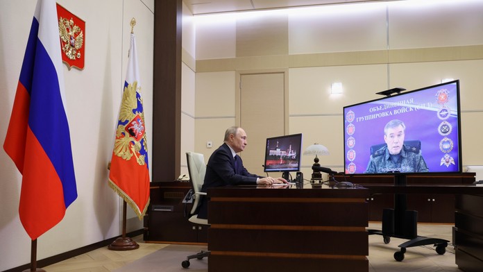 V Kurskej oblasti sú stále malé skupiny ukrajinských vojakov, oznámil Putin