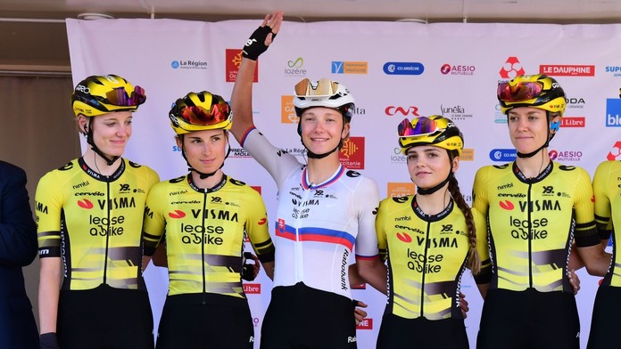 Viktória Chladoňová a jej kolegyne z tímu Visma