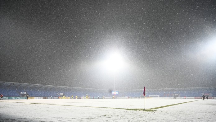 Husté sneženie počas zápasu Senice so Žilinou.