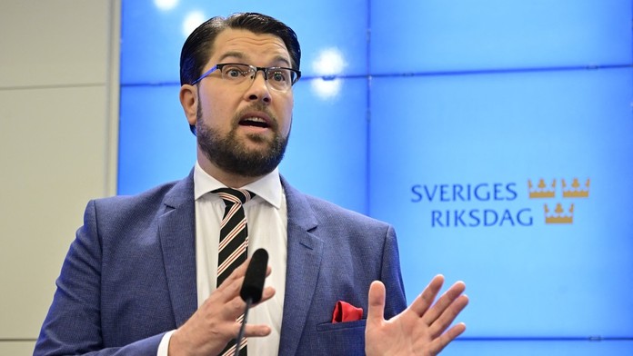 Zbúrajme všetky mešity, vyzval šéf Švédskych demokratov. Také veci u nás nerobíme, odmietol premiér