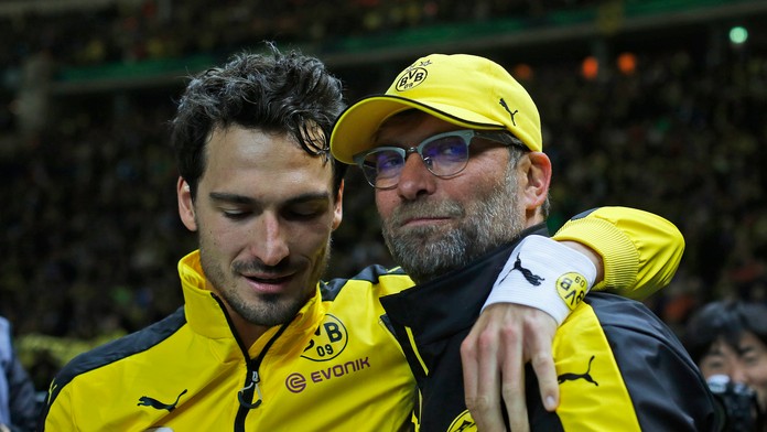 Stopér Mats Hummels sa lúči s trénerom Jürgenom Kloppom.