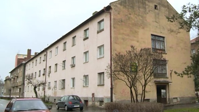 Muž chce vyštvať nájomníkov z bytovky