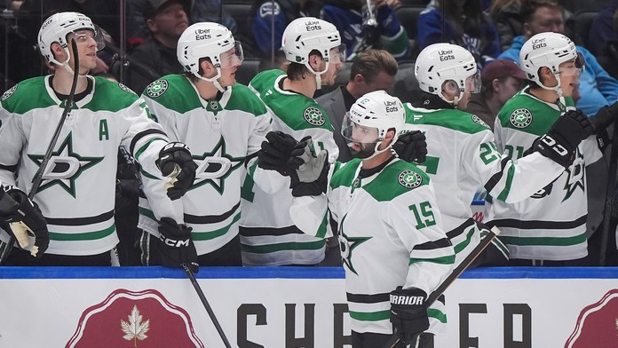 Dallas pokračuje vo víťaznom ťažení. Skvelú sériu Caroliny ukončil Seattle