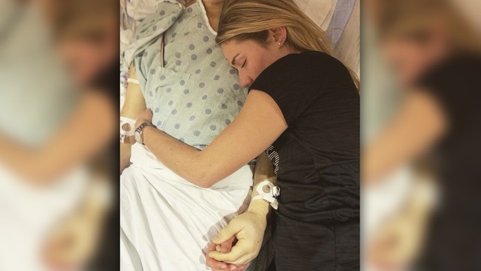 Odišiel príliš skoro. Shiffrinová na výročie zverejnila emotívnu fotku s umierajúcim otcom