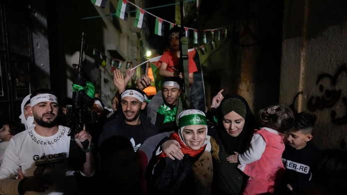 Izrael prepustil 30 palestínskych väzňov. Stalo sa tak v rámci dohody o prímerí s Hamasom