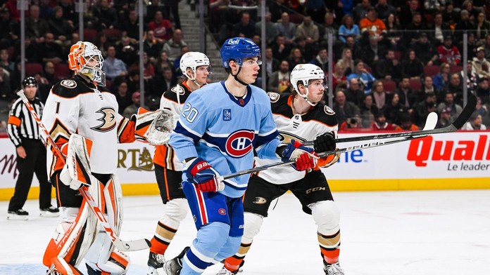 Slafkovský nedohral duel proti Anaheimu. Kouč St. Louis vysvetlil, prečo ho stiahol z hry