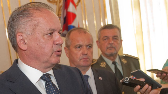 Prezident Andrej Kiska, minister obrany Peter Gajdoš a náčelník Generálneho štábu OS Milan Maxim.