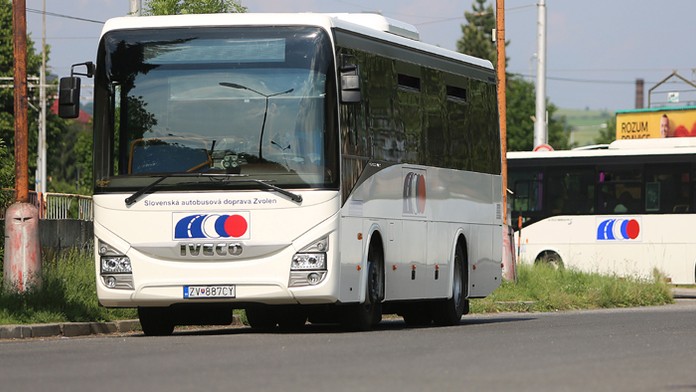 Osobné auto po nehode na D1 smerom z Bratislavy do Trnavy.