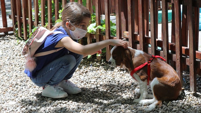 Znovu otvorená pláž Alimos pri Aténach.